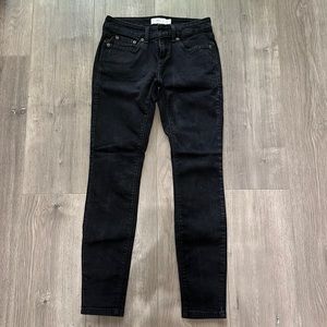 EUC Vineyard Vines black skinny jeans